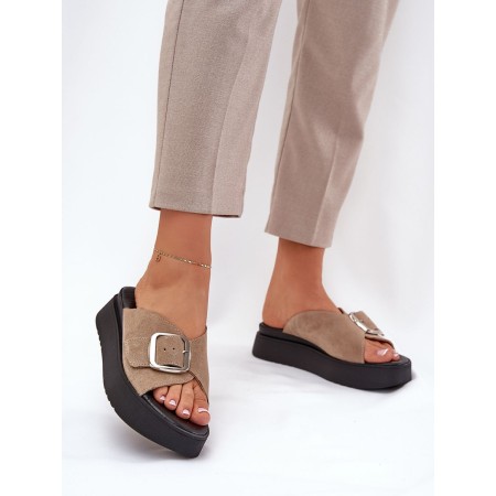 Clacquettes model 211968 Step in style
